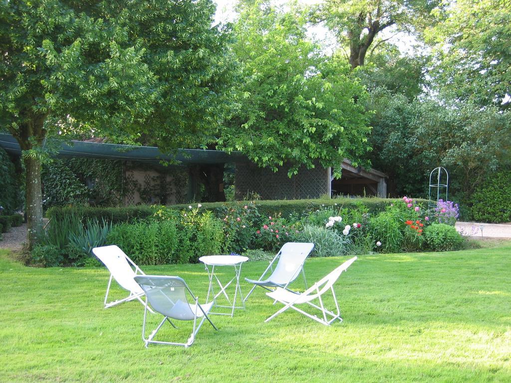 Bed and Breakfast Logis De La Paqueraie Saint-Branchs Exterior foto